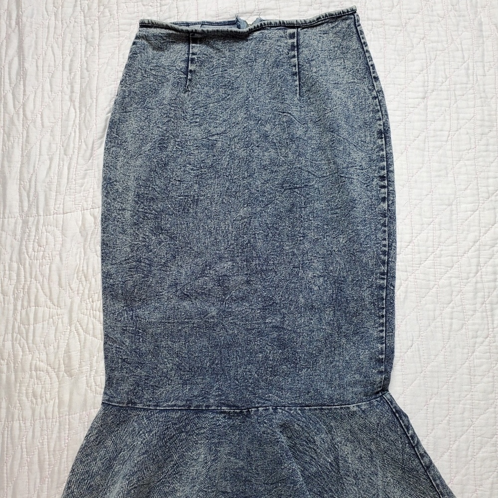 Vintage body hugging straight mermaid skirt